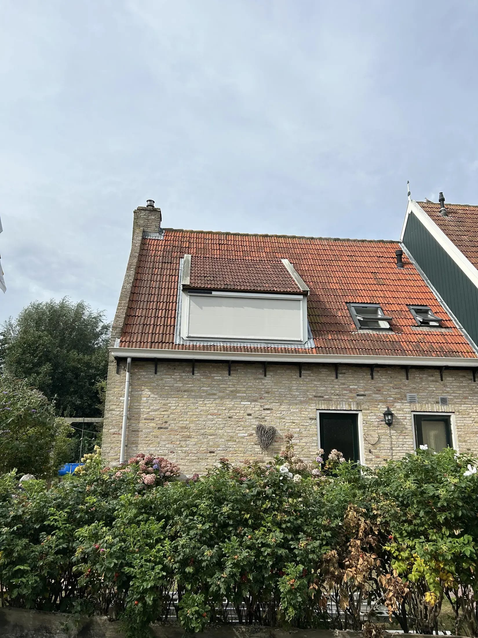 Woning op Terschelling met een screen voor de dakkapel.