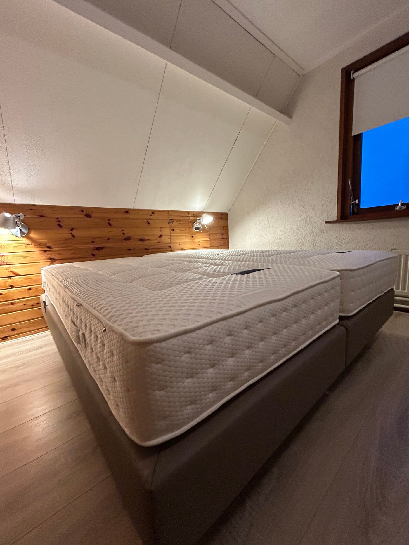 Complete boxsprings geplaatst in een woning op Terschelling.
