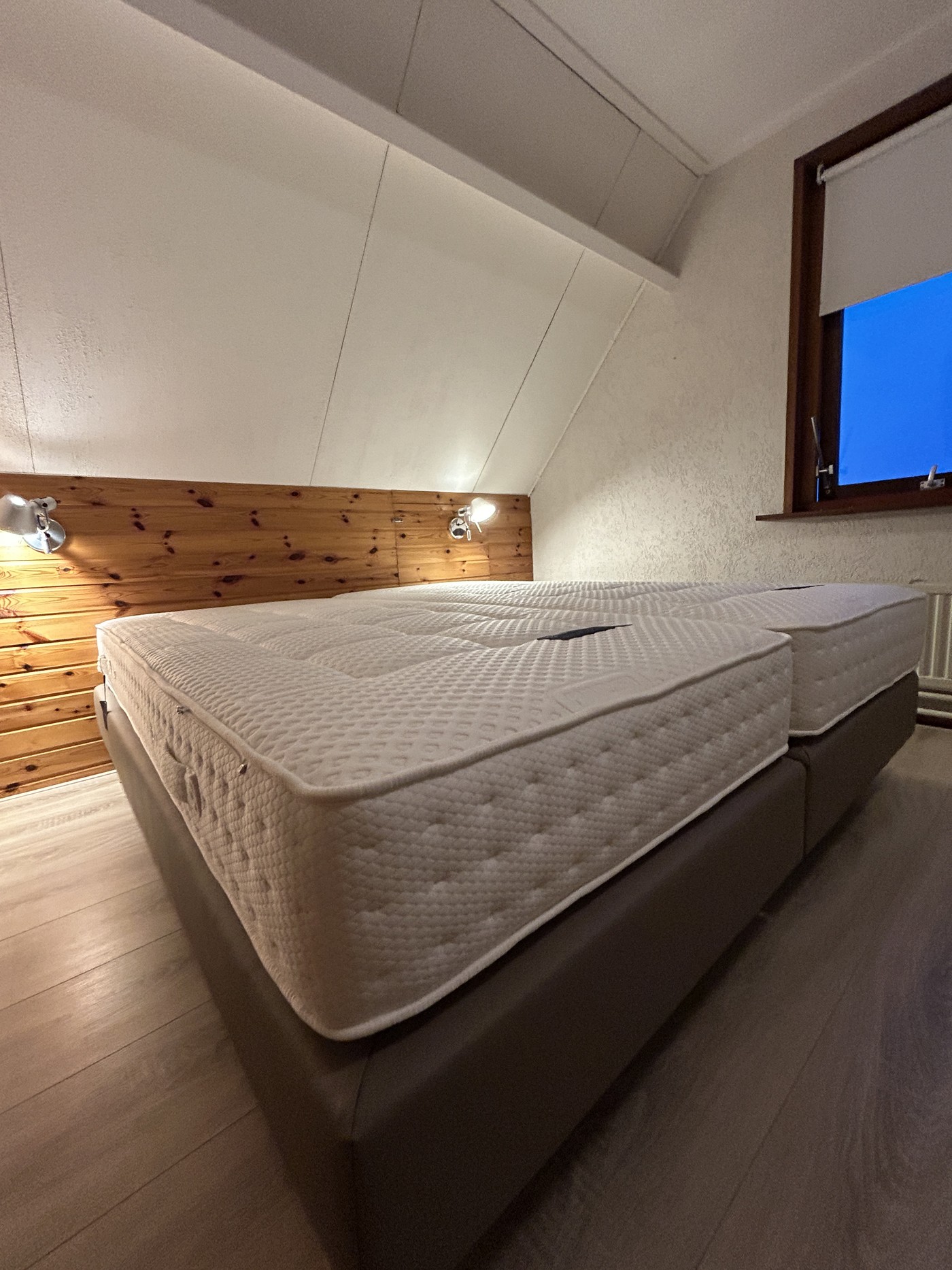Complete boxsprings geplaatst in een woning op Terschelling.